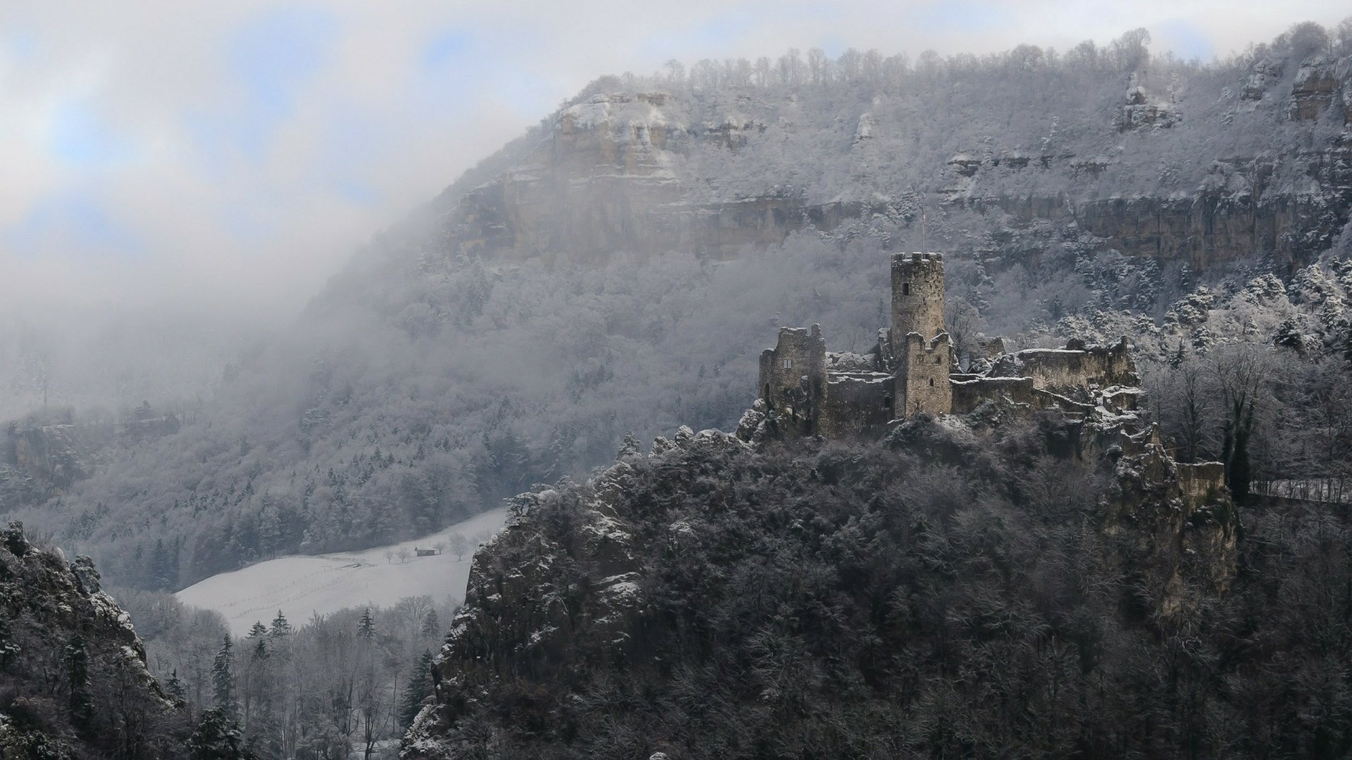 Замок в горах арт фото
