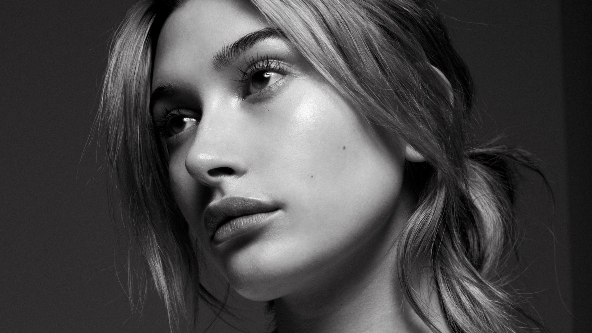 Download Monochrome Celebrity Hailey Baldwin HD Wallpaper