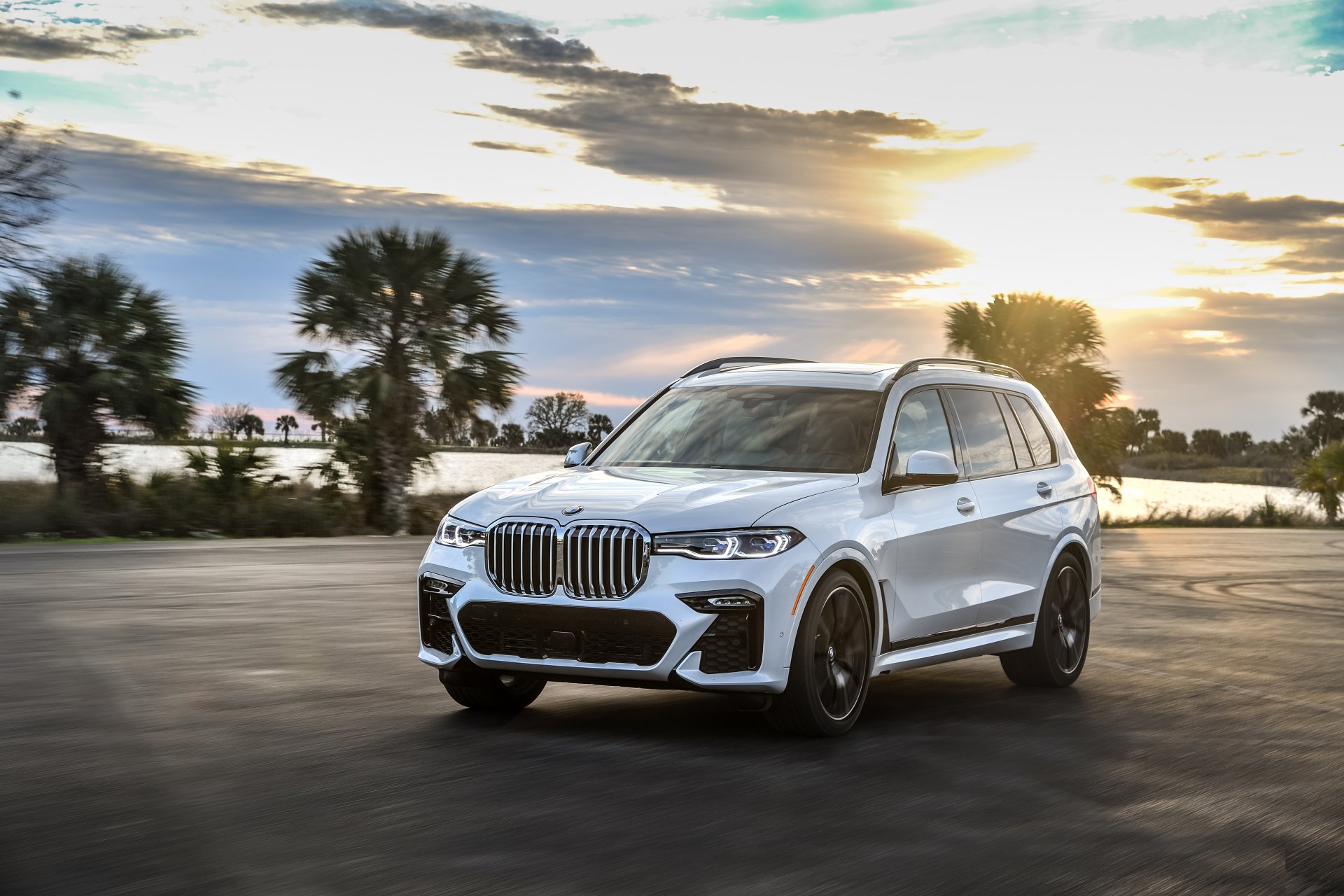 Download SUV White Car Car BMW Vehicle BMW X7 4k Ultra HD Wallpaper