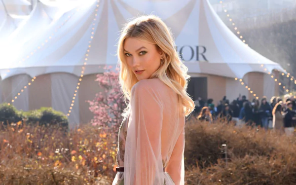 Celebrity Karlie Kloss HD Desktop Wallpaper | Background Image