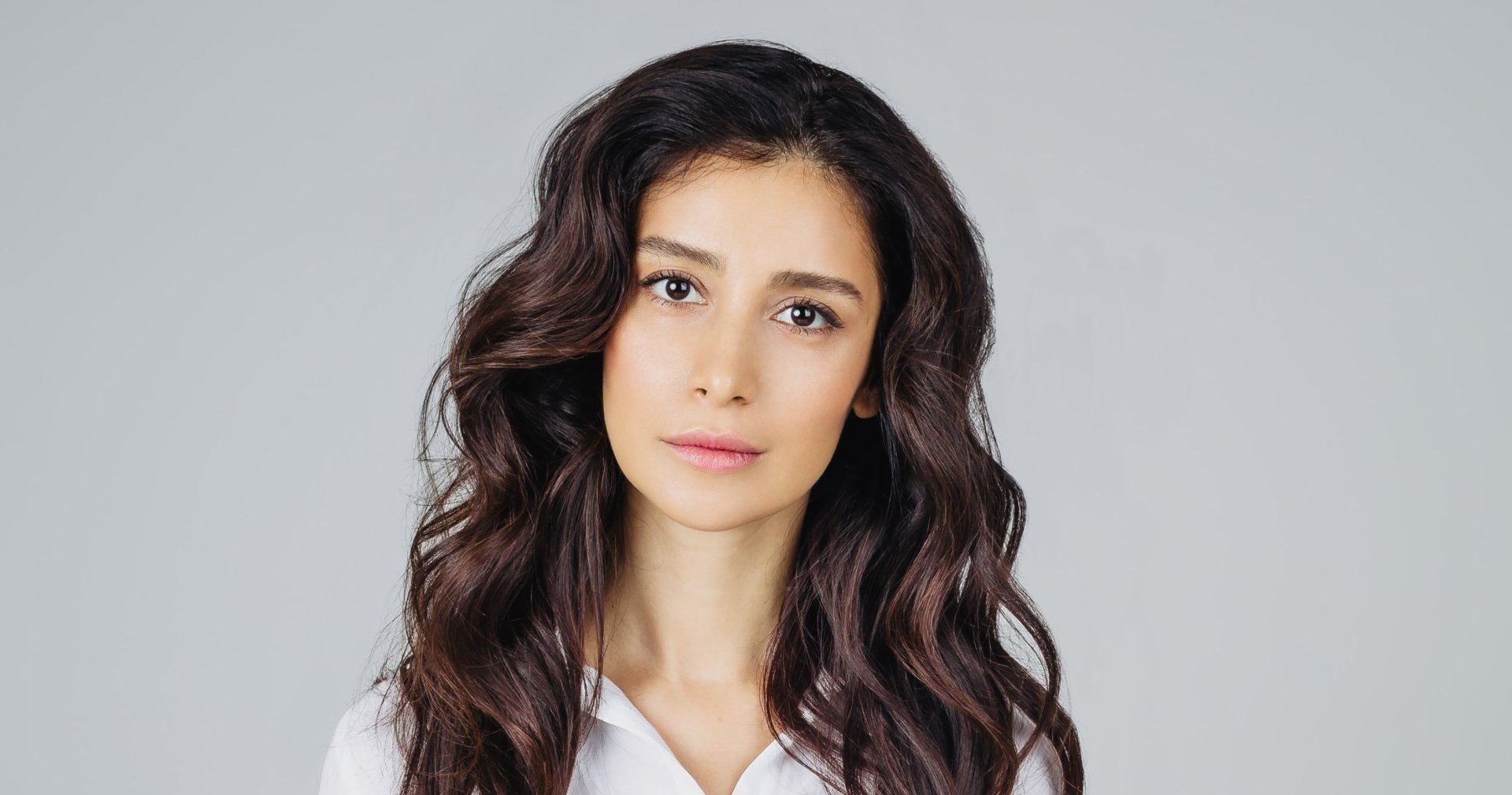 Download Russian Actress Brunette Brown Eyes Face Woman Ravshana Kurkova HD Wallpaper