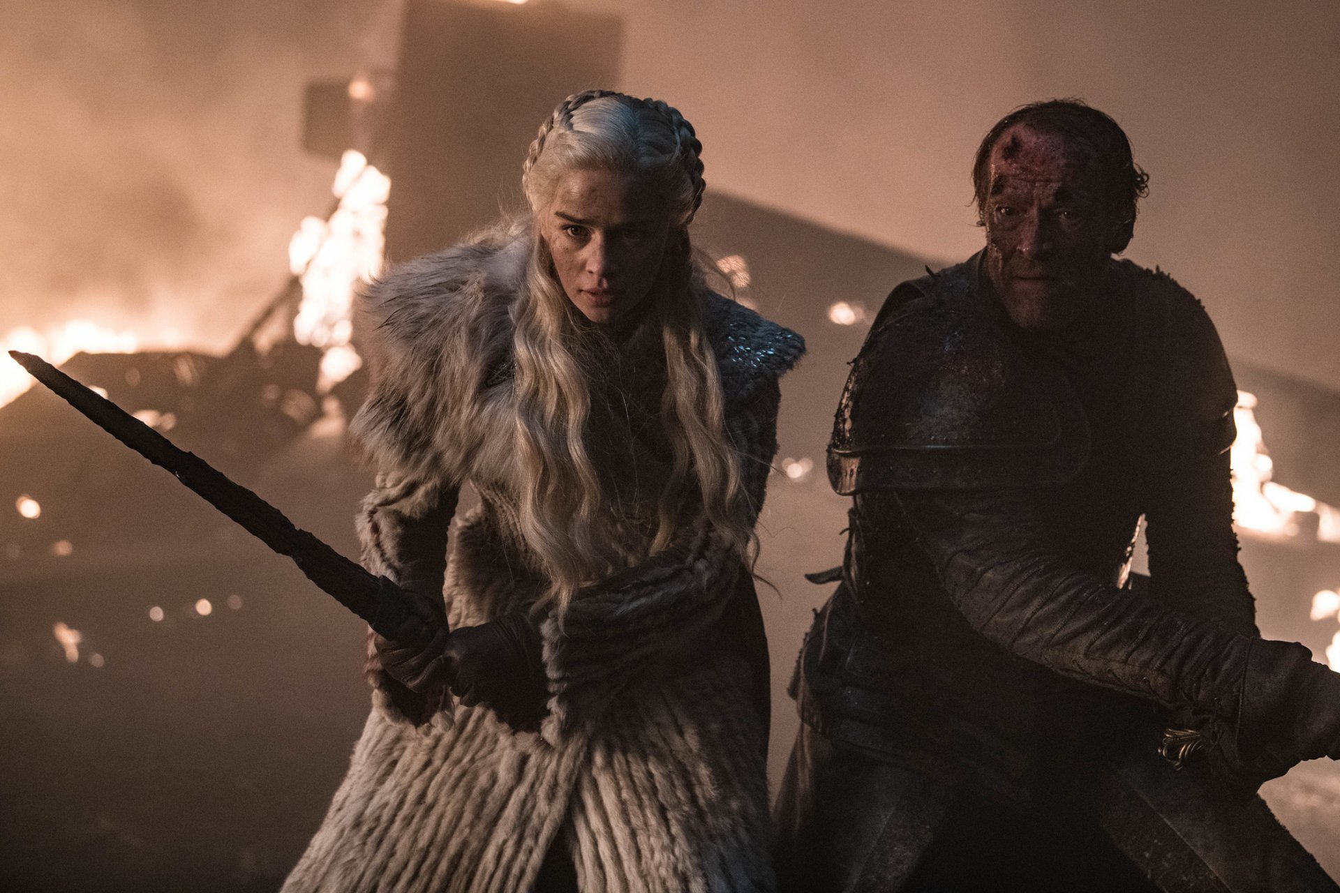 HD desktop wallpaper featuring Emilia Clarke as Daenerys Targaryen and Iain Glen as Jorah Mormont from the TV show Game of Thrones in a fiery battle scene.
