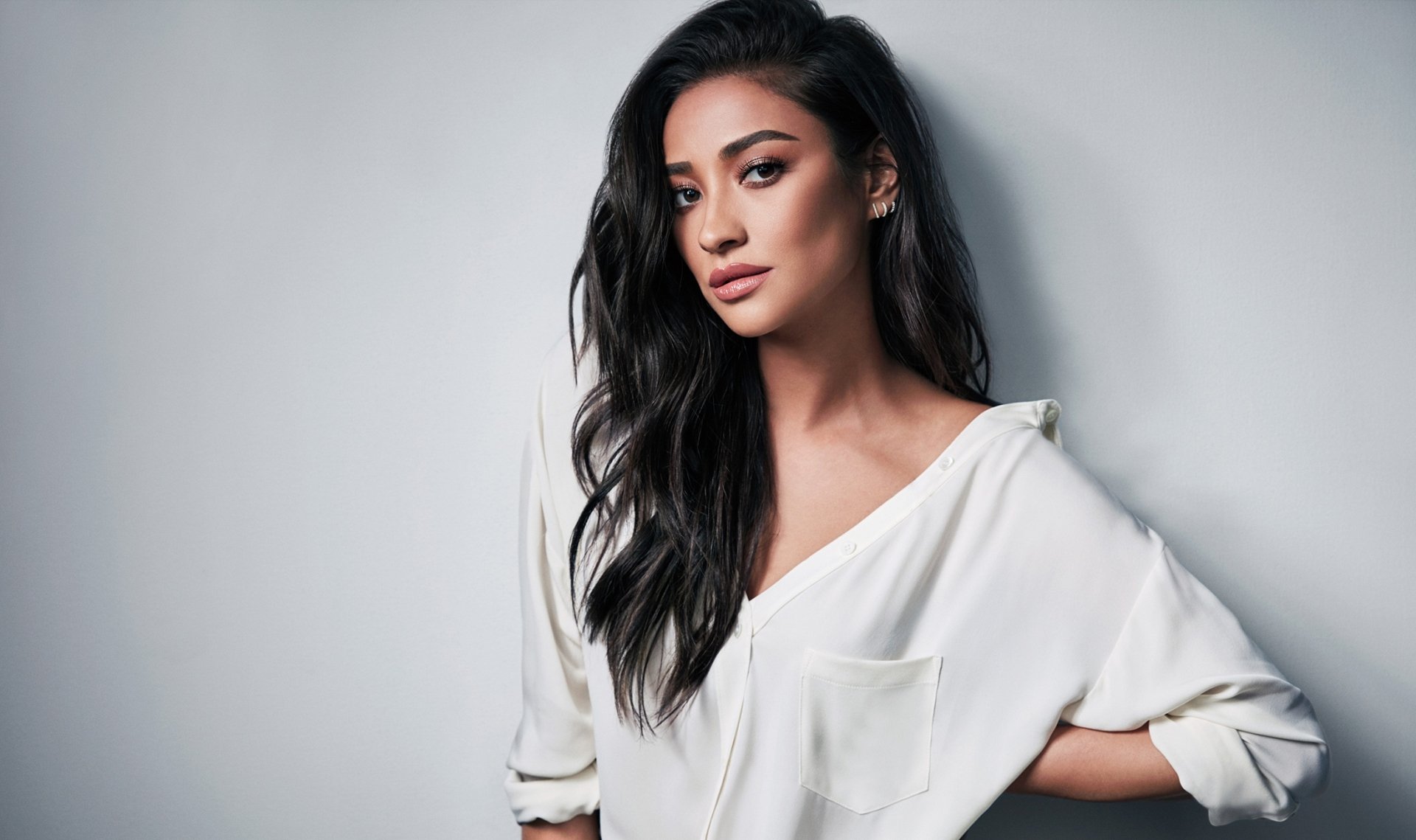 Celebrity Shay Mitchell HD Wallpaper