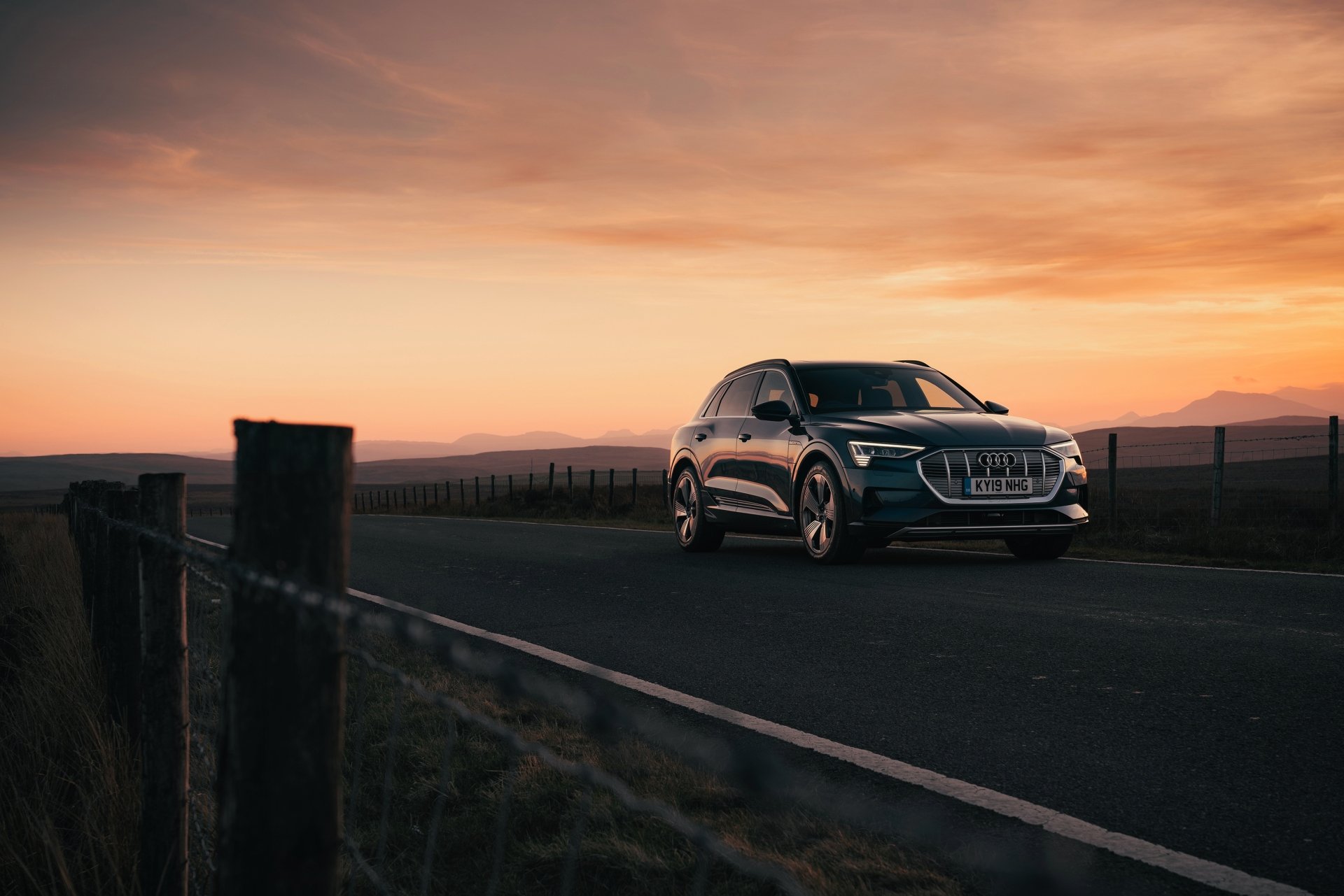 Download SUV Car Audi Vehicle Audi Q7 HD Wallpaper