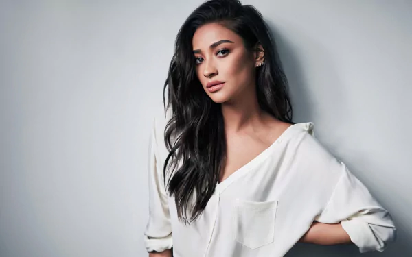brown eyes black hair Canadian model actress Celebrity Shay Mitchell HD Desktop Wallpaper | Background Image