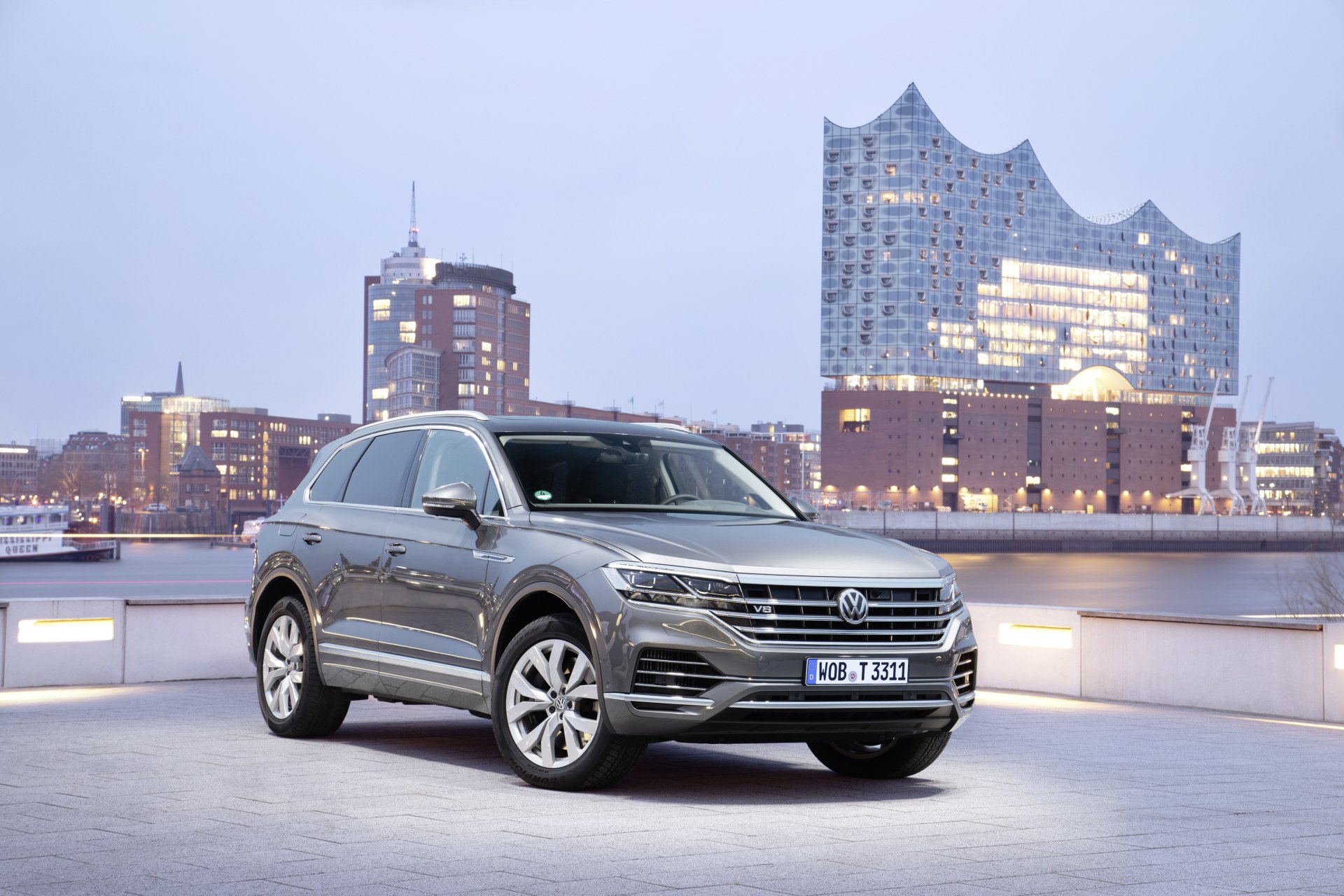 Download SUV Silver Car Car Volkswagen Vehicle Volkswagen Touareg 4k Ultra HD Wallpaper