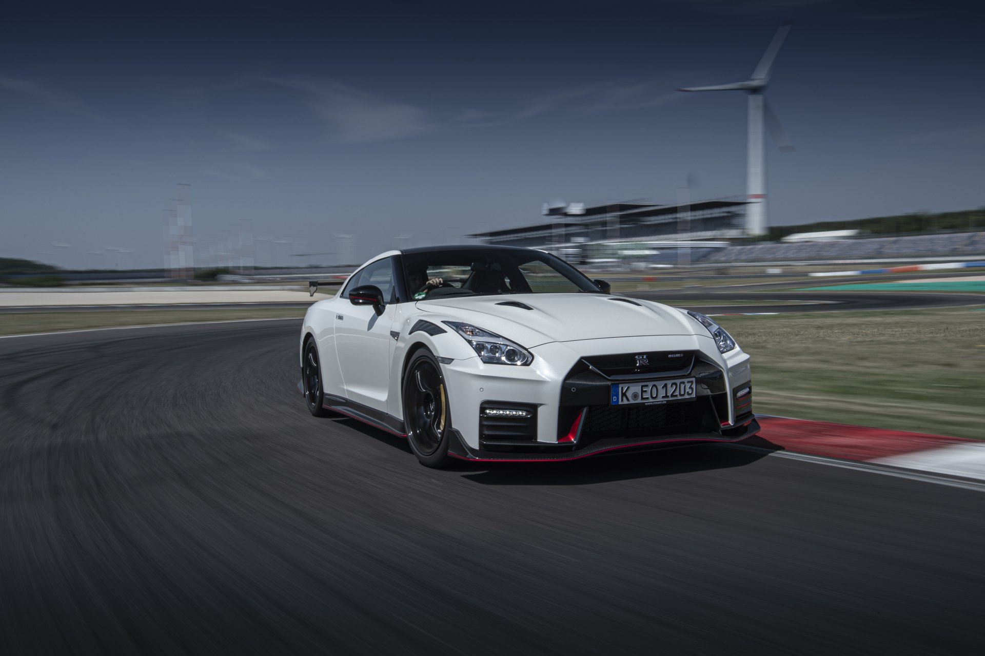 Презентация nissan gtr