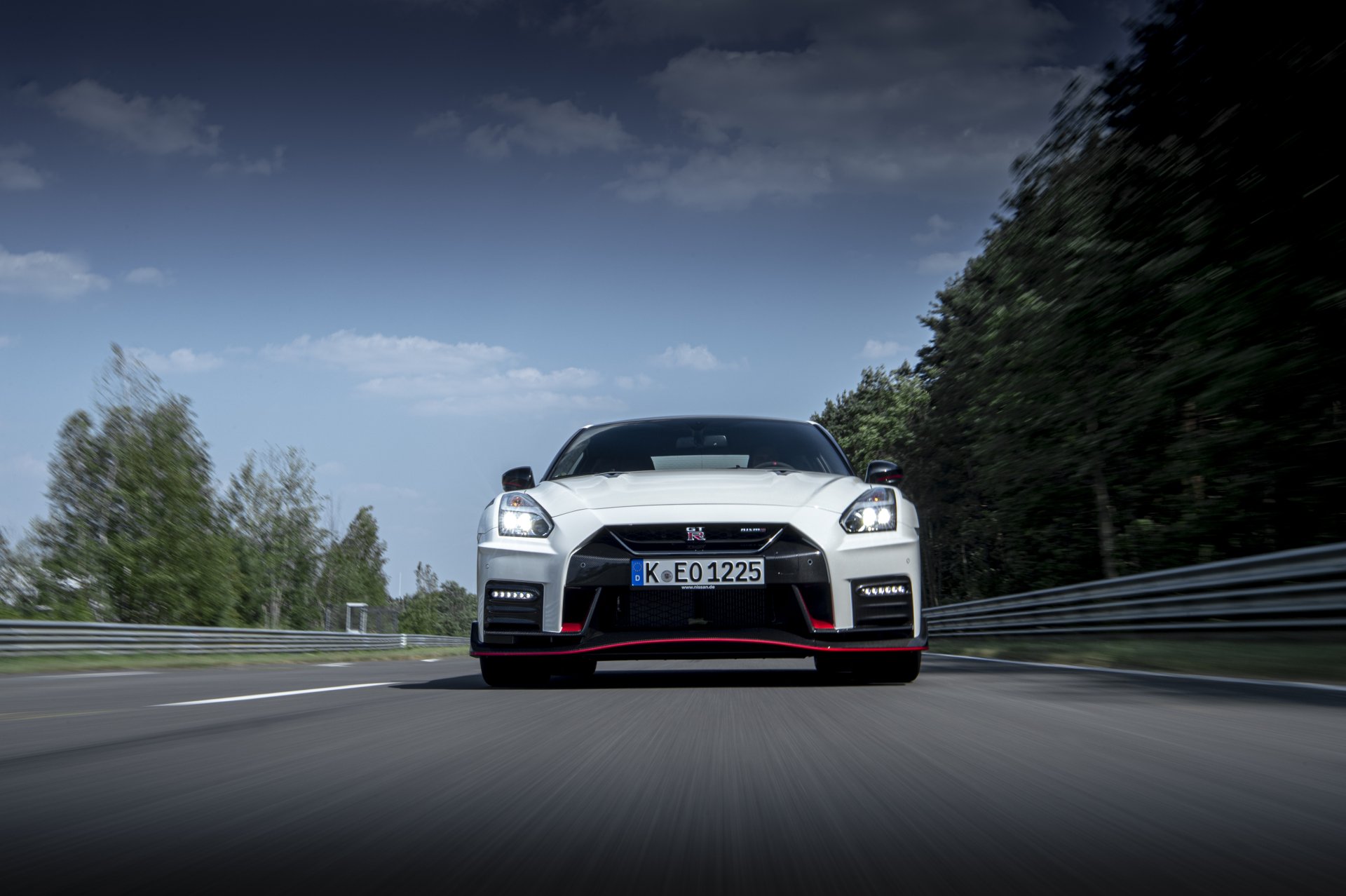 Download Supercar White Car Car Nissan Vehicle Nissan GT-R 4k Ultra HD ...