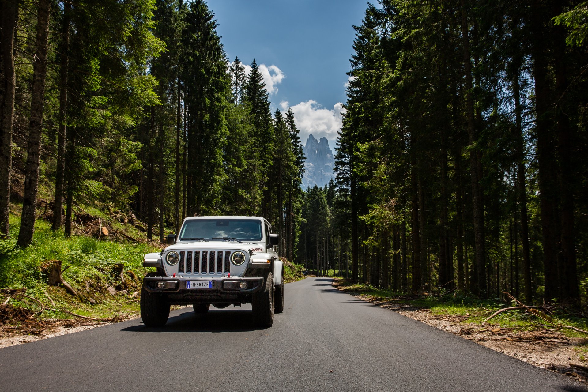 Download White Car Car Jeep Vehicle Jeep Gladiator 4k Ultra HD Wallpaper