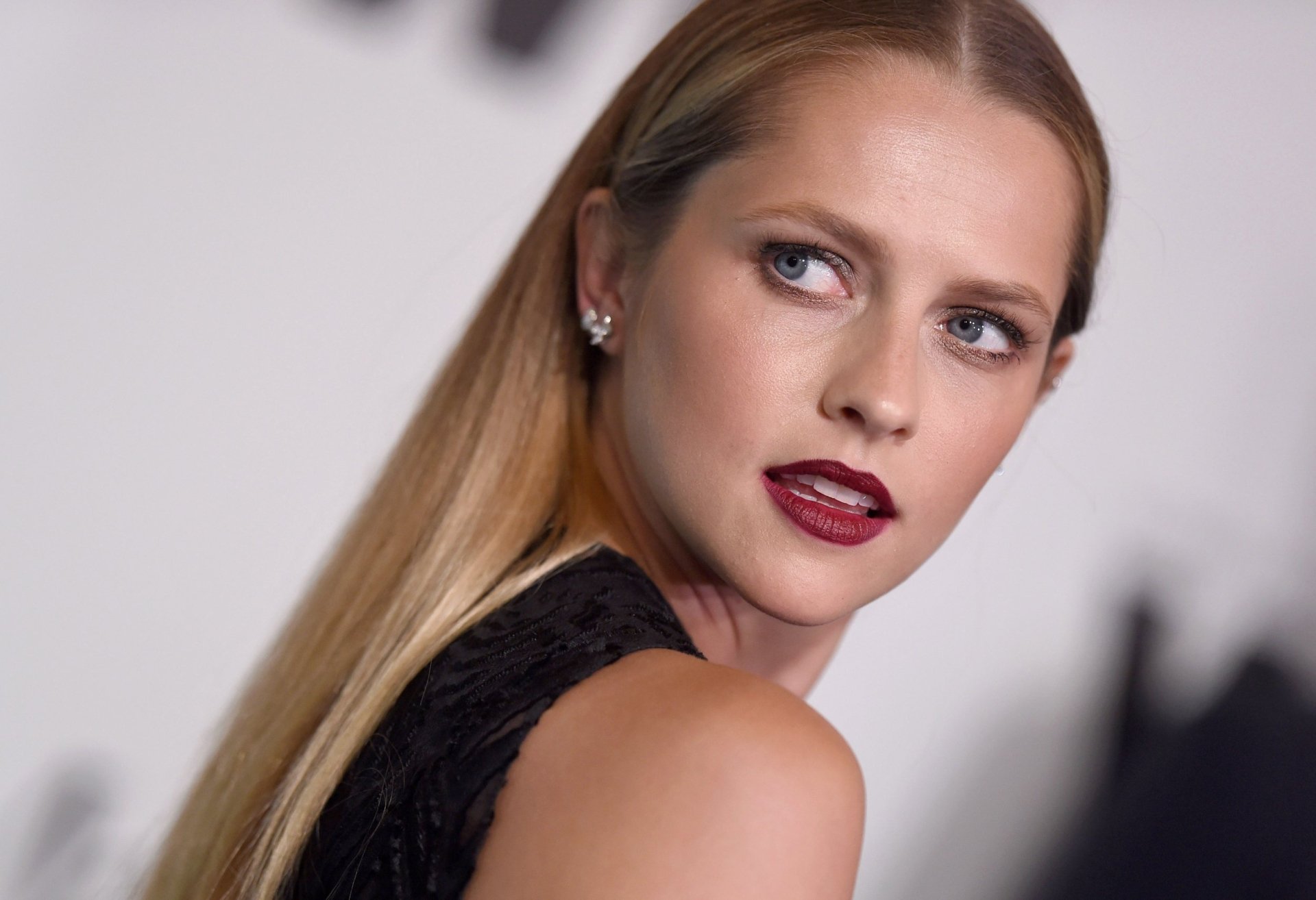 Download Blonde Blue Eyes Lipstick Australian Actress Celebrity Teresa Palmer HD Wallpaper