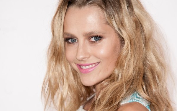 Celebrity Teresa Palmer Actress Australian Blonde Blue Eyes Face Smile HD Wallpaper | Background Image