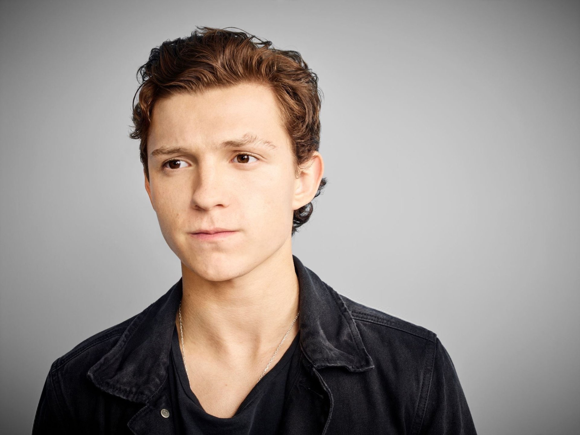 Tom Holland HD Wallpaper