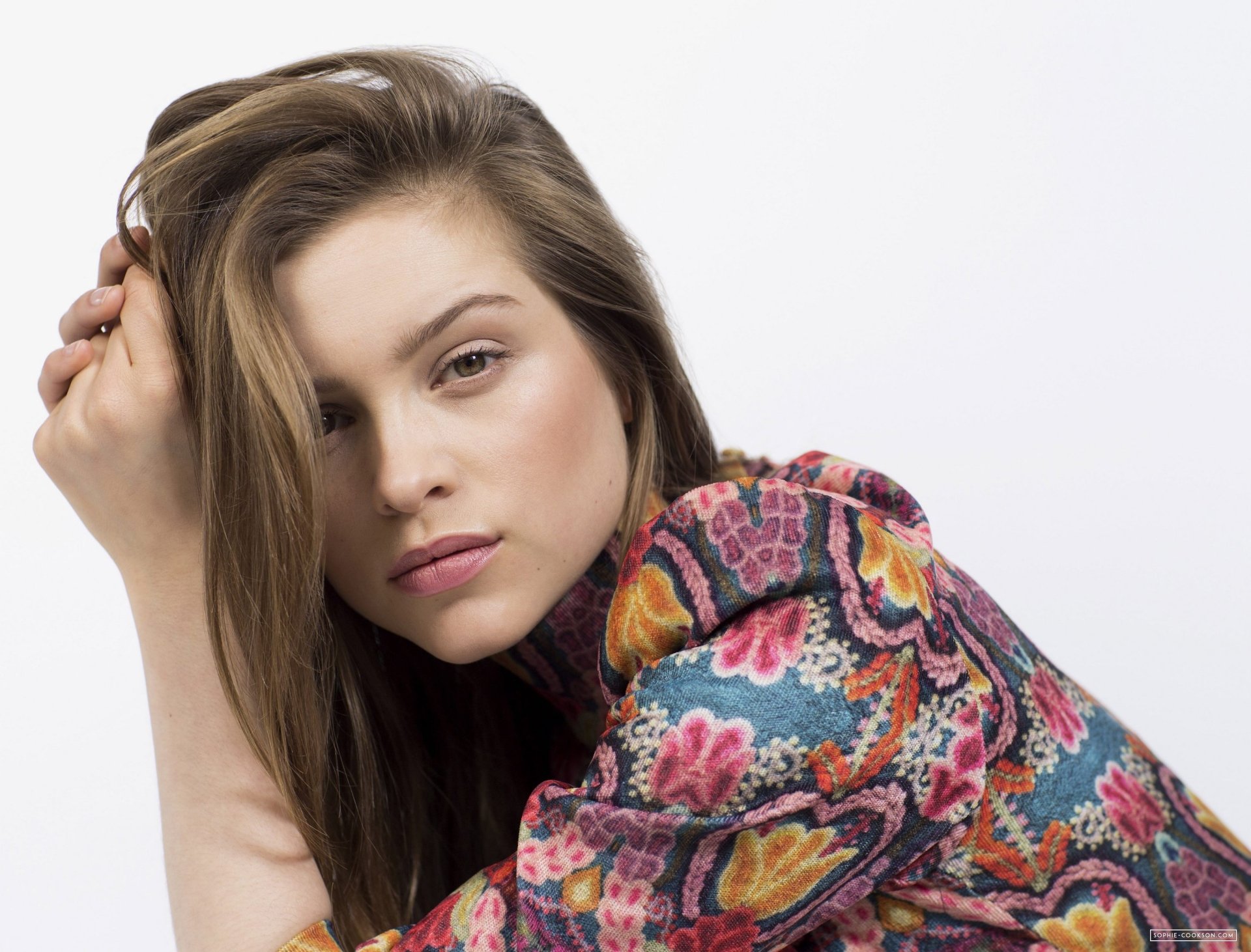Download Brunette English Face Actress Celebrity Sophie Cookson HD Wallpaper