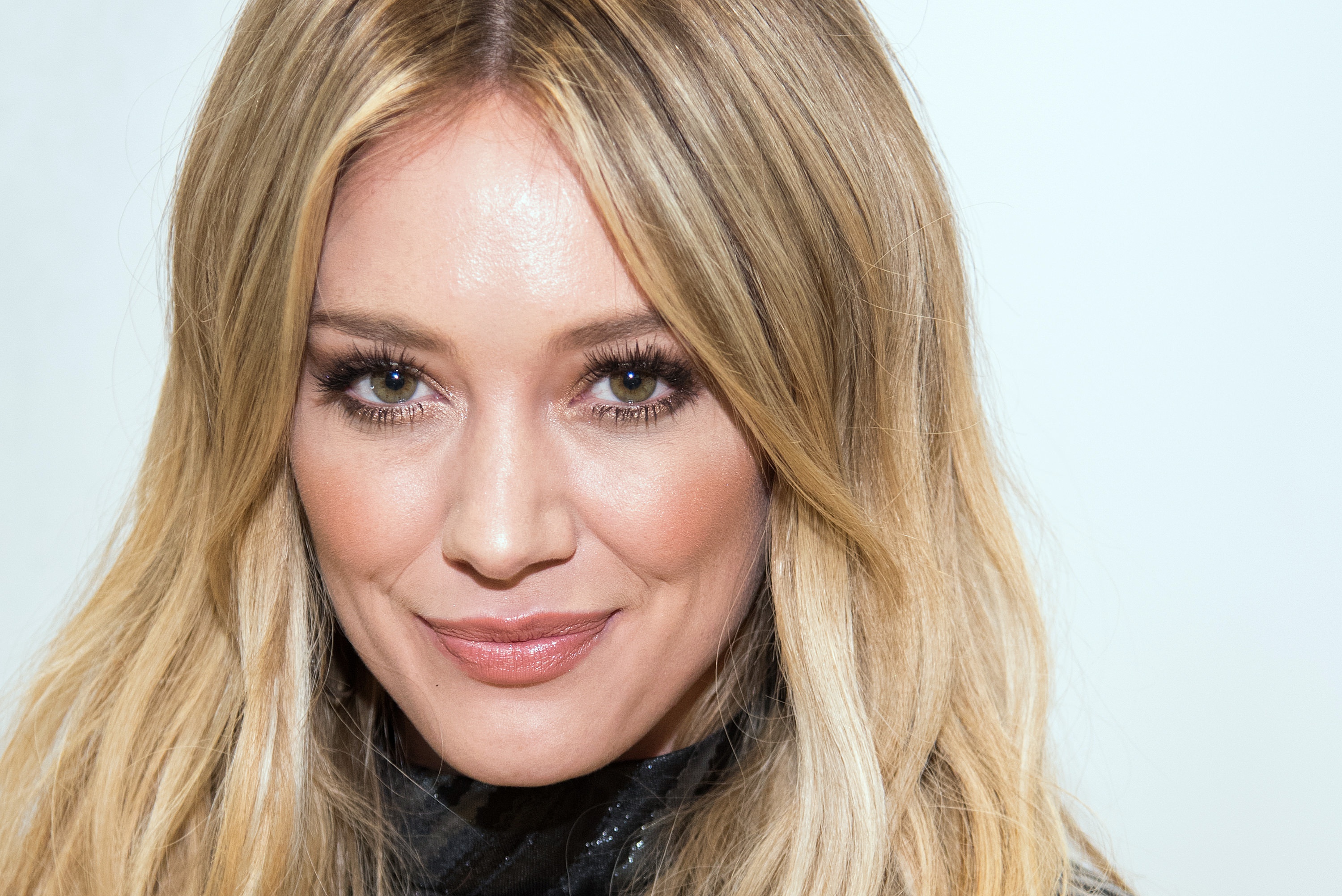 Download Brown Eyes Blonde American Singer Actress Celebrity Hilary Duff Hd Wallpaper 