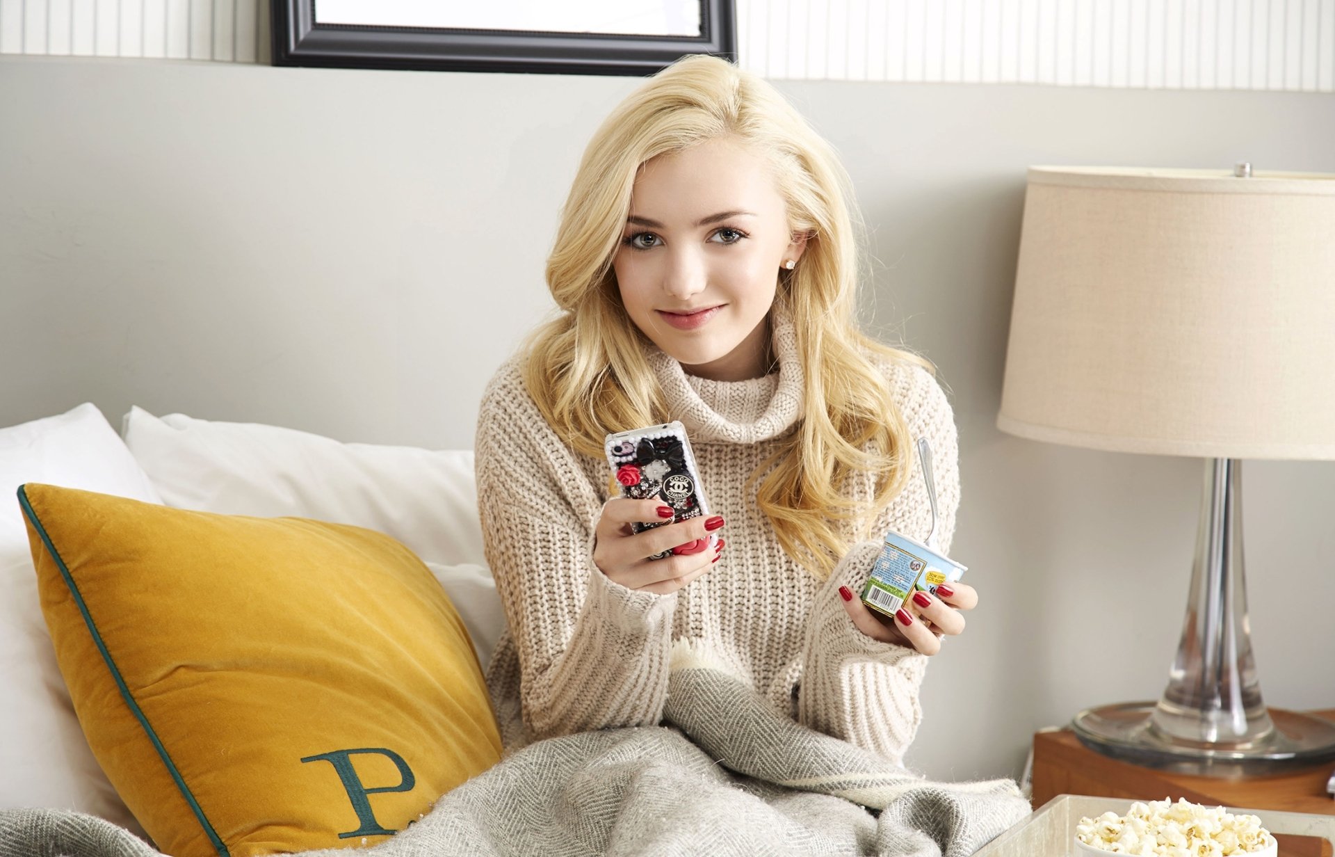 Peyton List HD Wallpaper | Background Image | 2200x1412