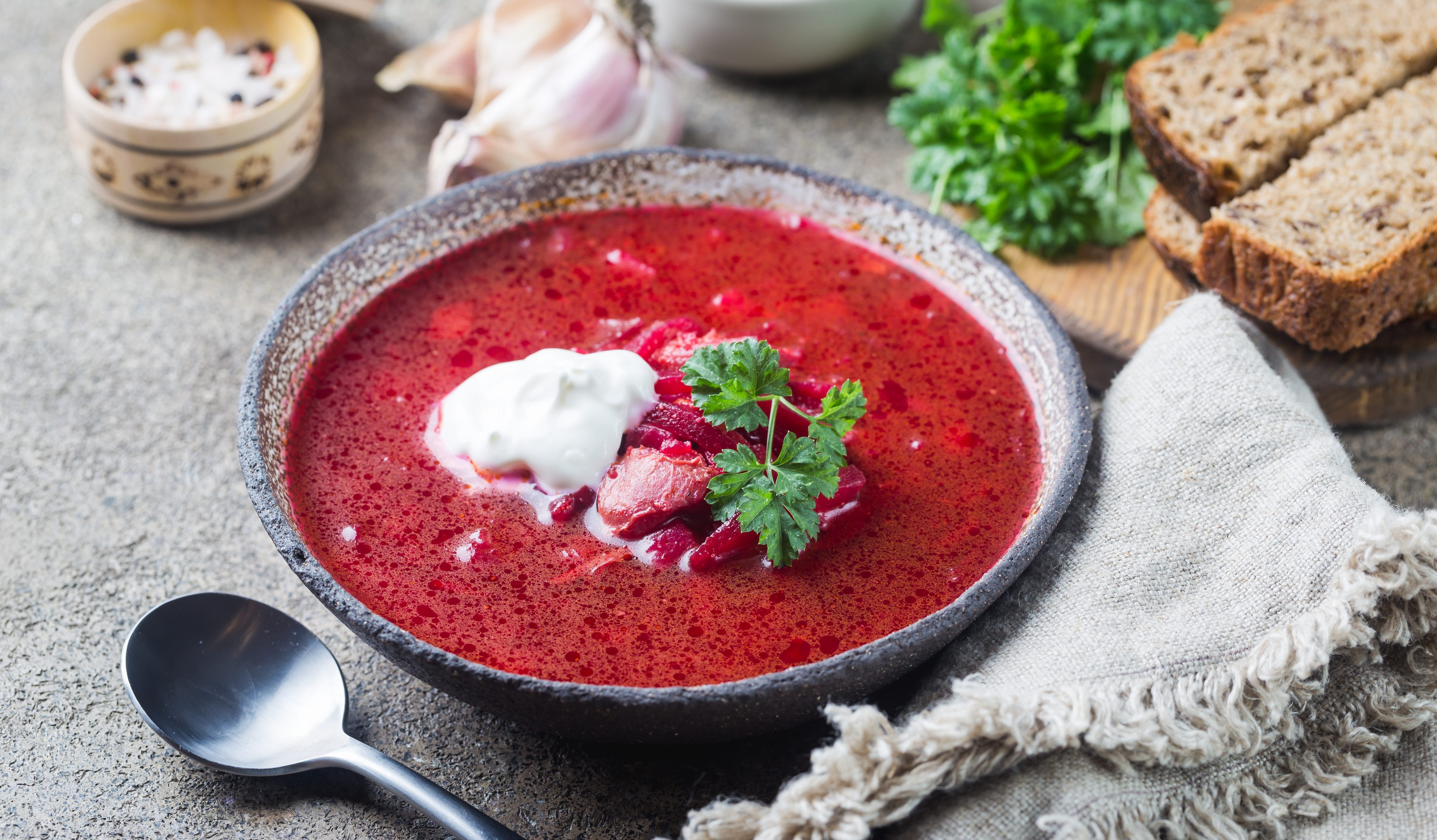 Свекольник без мяса. Борщ. Свекольник горячий. Цвет борща. Свекольник с чесноком.