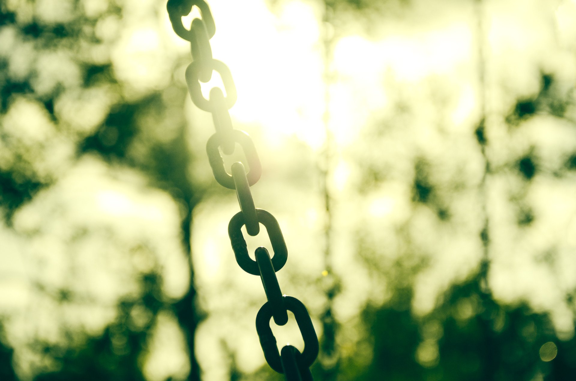 Download Man Made Chain HD Wallpaper