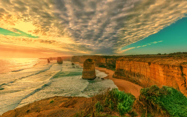 4K Ultra HD PC desktop wallpaper: The Twelve Apostles sea stacks off rugged coastal cliffs, ocean waves and coastal nature beneath a dramatic cloud-strewn sky.