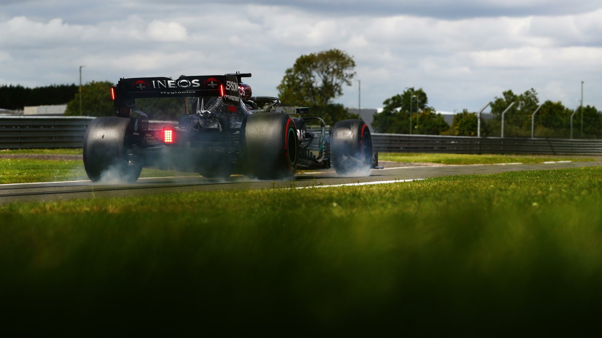 Download Vehicle Mercedes AMG F1 4k Ultra HD Wallpaper