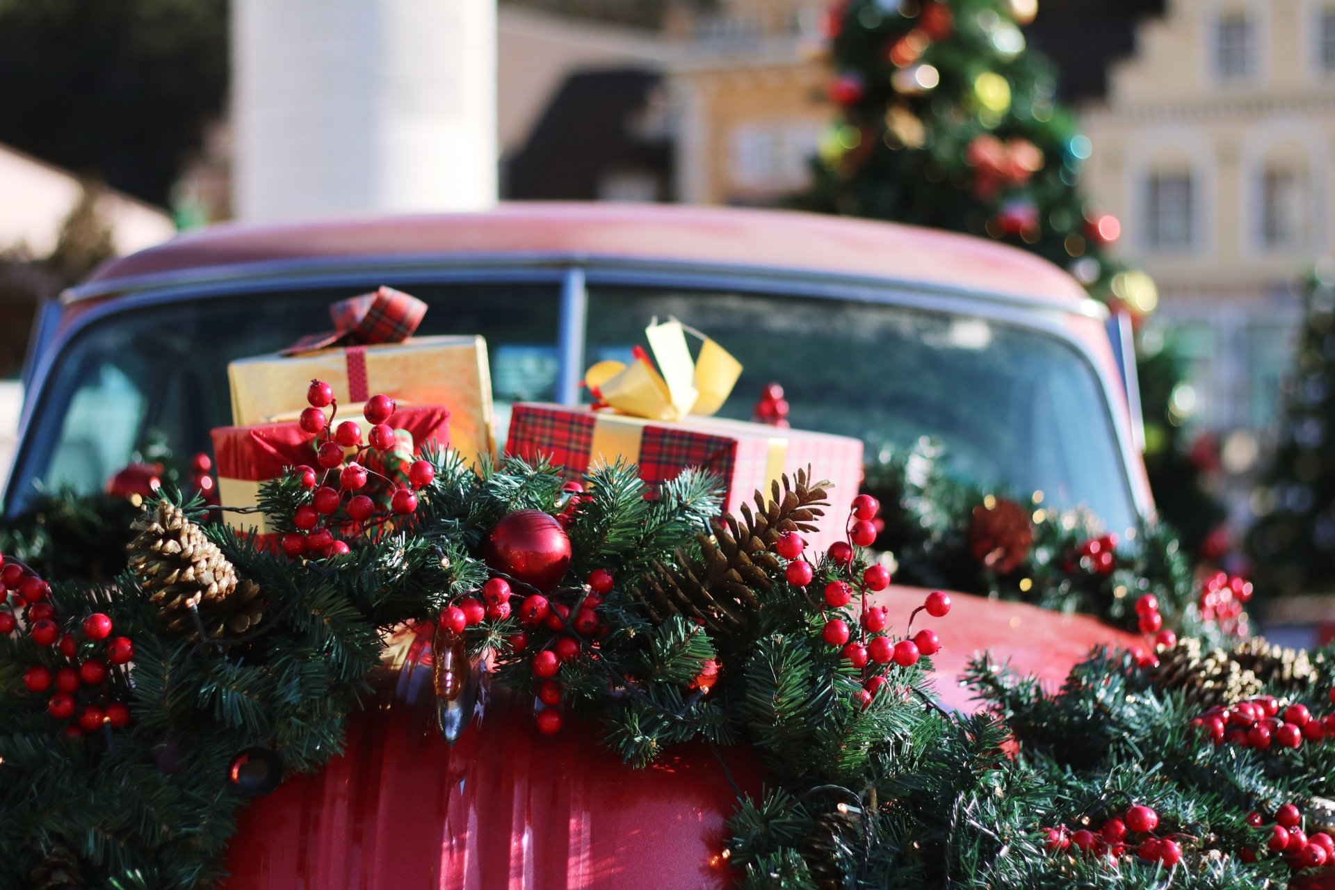 Download Christmas Ornaments Gift Car Holiday Christmas Christmas Car 4k Ultra HD Wallpaper