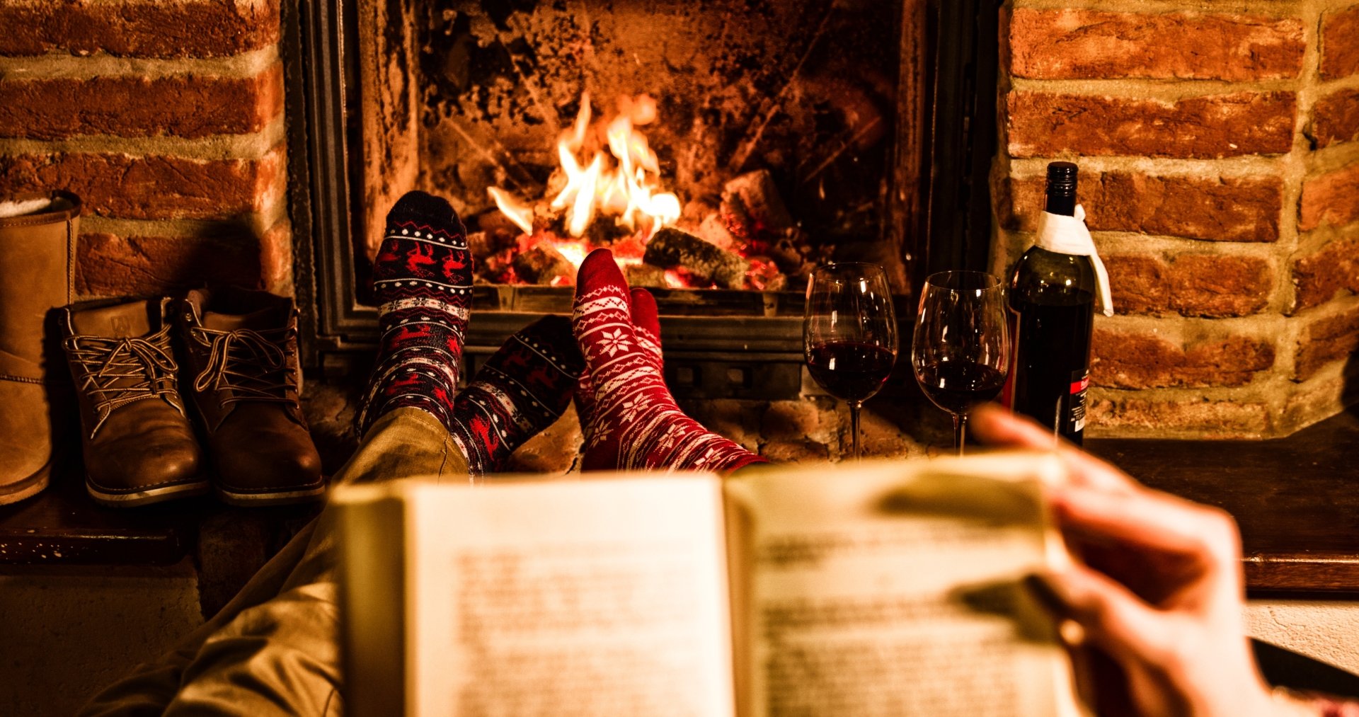 Download Mood Fireplace Glass Legs Wine Photography People 4k Ultra HD Wallpaper