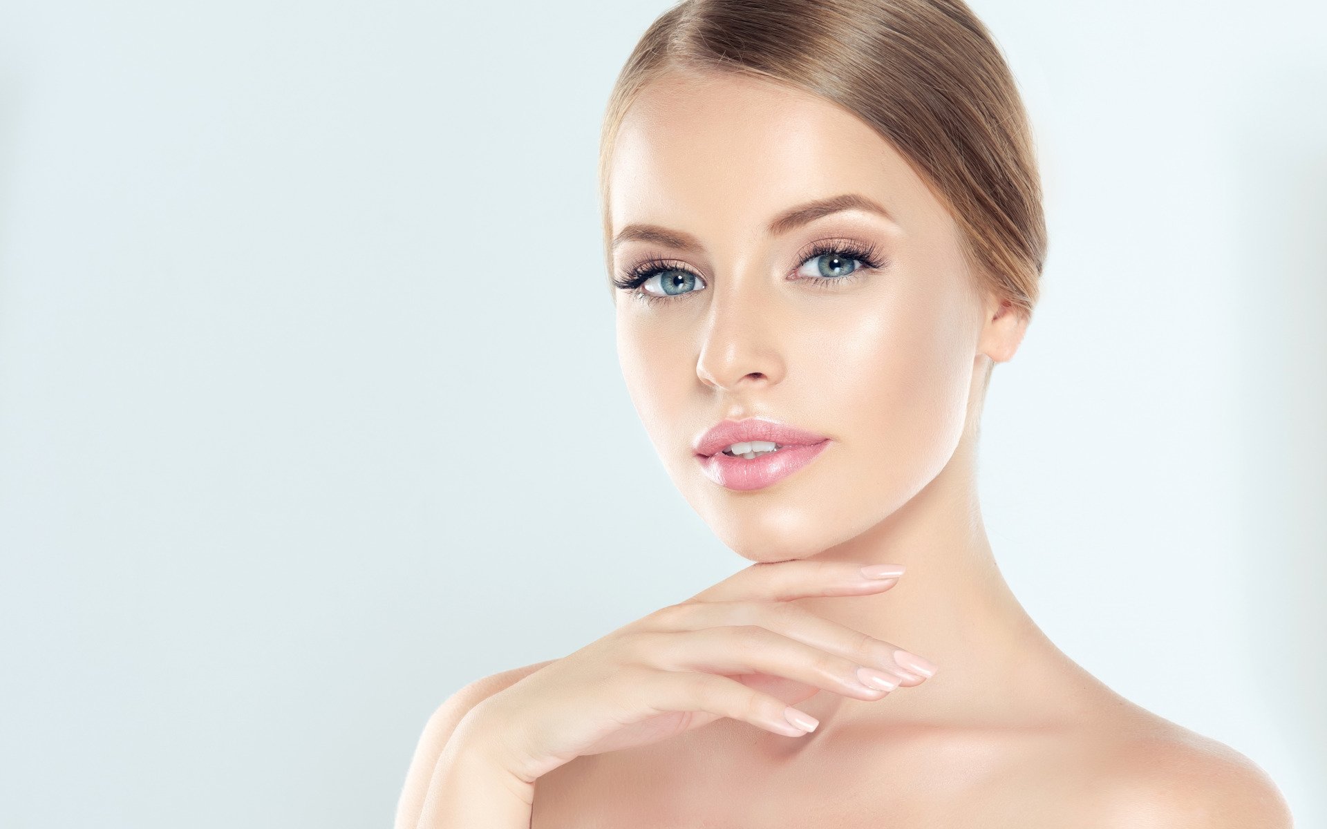 Model Makeup Wallpaper Download Model Makeup Hand Blonde Blue Eyes