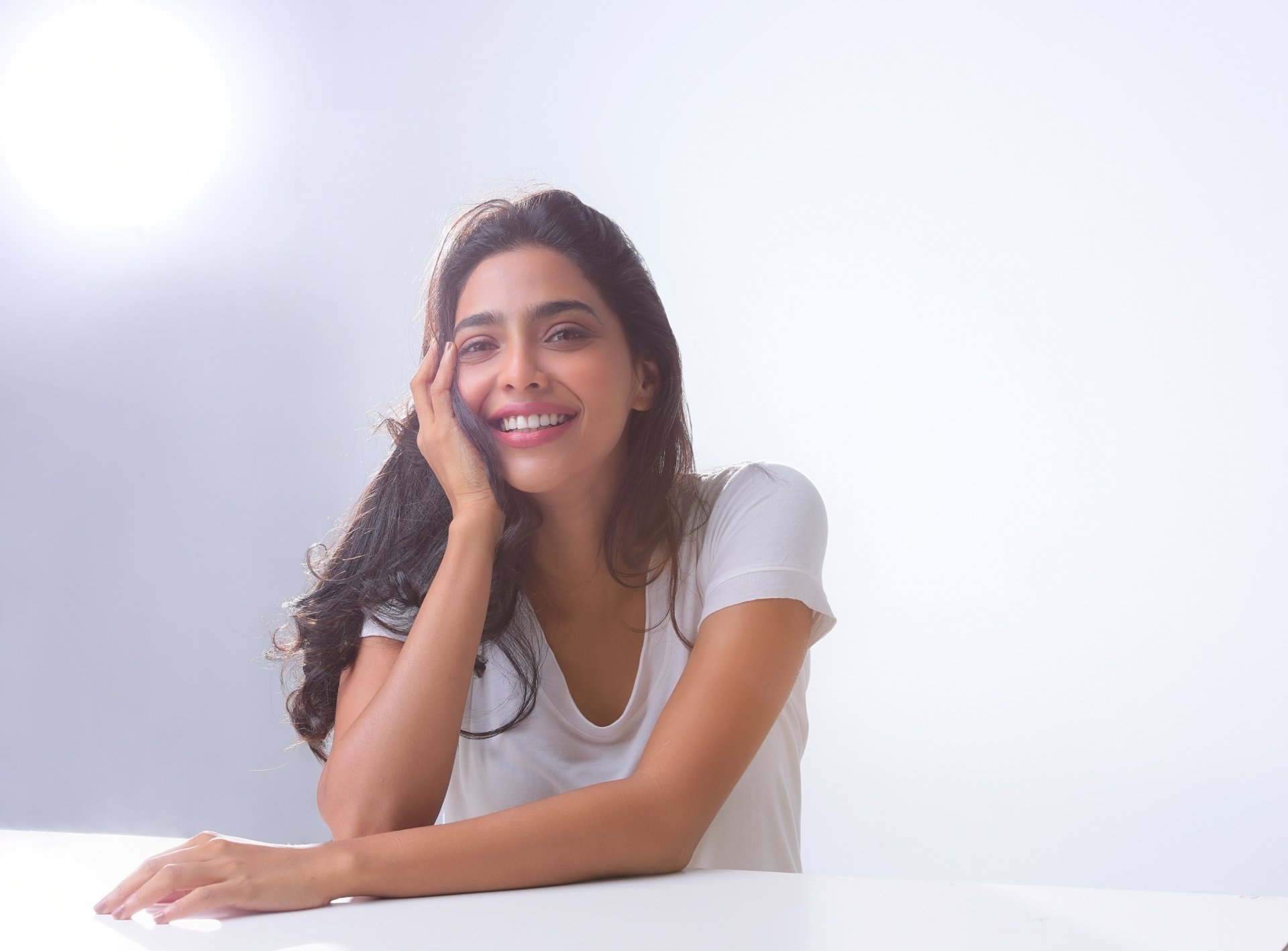 Download Smile Brunette Bollywood Actress Indian Model Woman Aishwarya Lekshmi HD Wallpaper