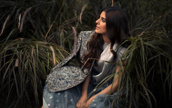 profile Bollywood actress Indian brunette model woman Isha Talwar HD Desktop Wallpaper | Background Image