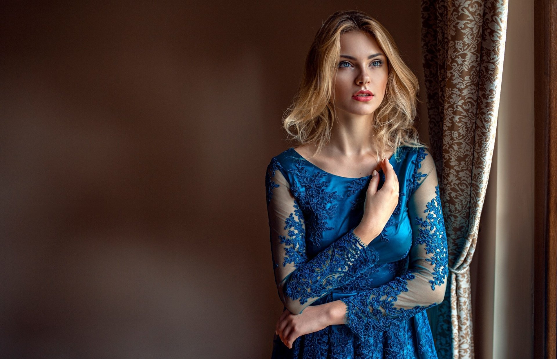 Download Blonde Blue Dress Woman Model HD Wallpaper