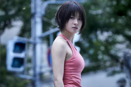 HD wallpaper with a determined character from Alice in Borderland against an urban backdrop.