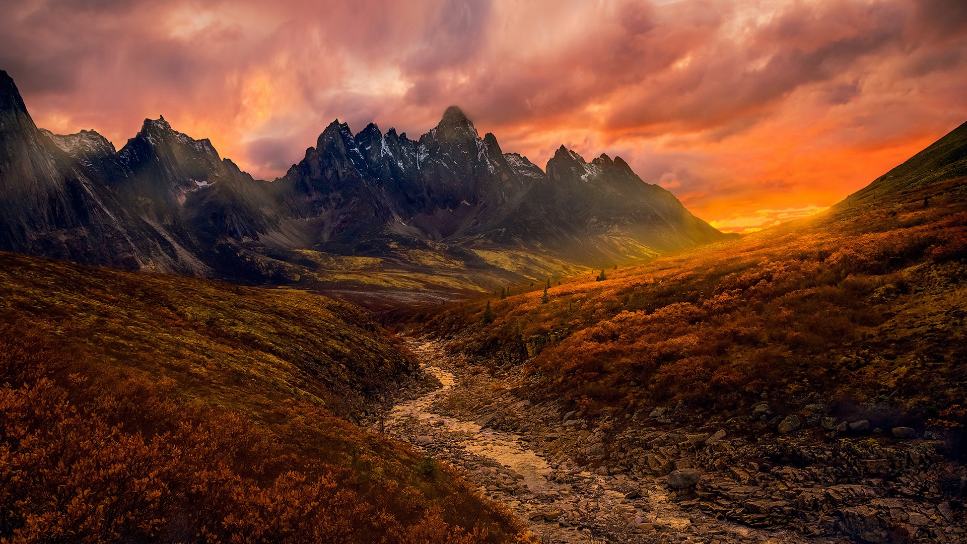Majestic Mountain Sunset: Stunning HD Nature Wallpaper