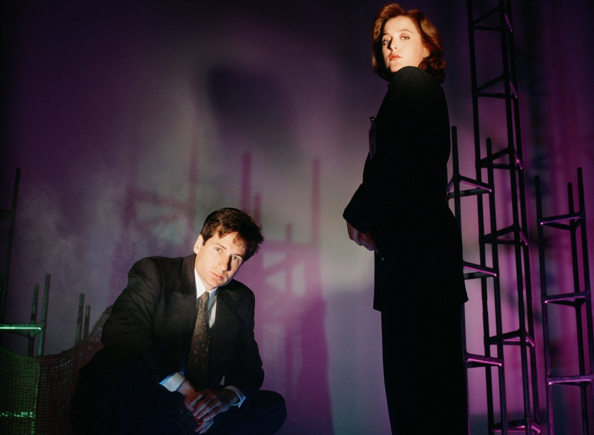 Download Fox Mulder David Duchovny Dana Scully Gillian Anderson TV Show The X-Files HD Wallpaper