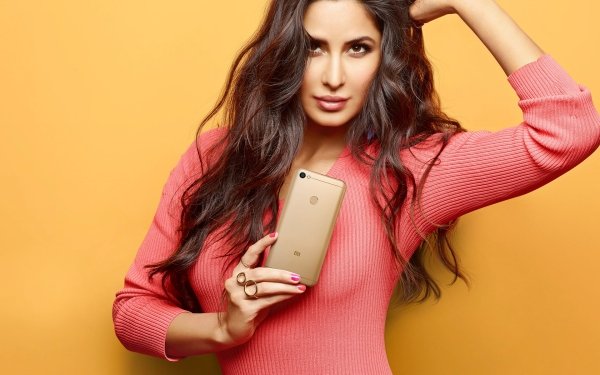 Celebrity Katrina Kaif Brunette Actress English Brown Eyes Smartphone HD Wallpaper | Background Image