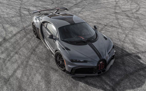 8K Ultra HD PC desktop wallpaper of a silver Bugatti Chiron Pur Sport on textured asphalt, top-down angled view highlighting a black center stripe, aerodynamic curves and rear wing.