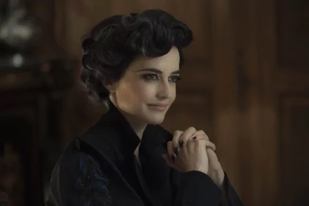 Eva Green as Miss Peregrine in Miss Peregrine's Home for Peculiar Children, featured in a HD desktop wallpaper and background.