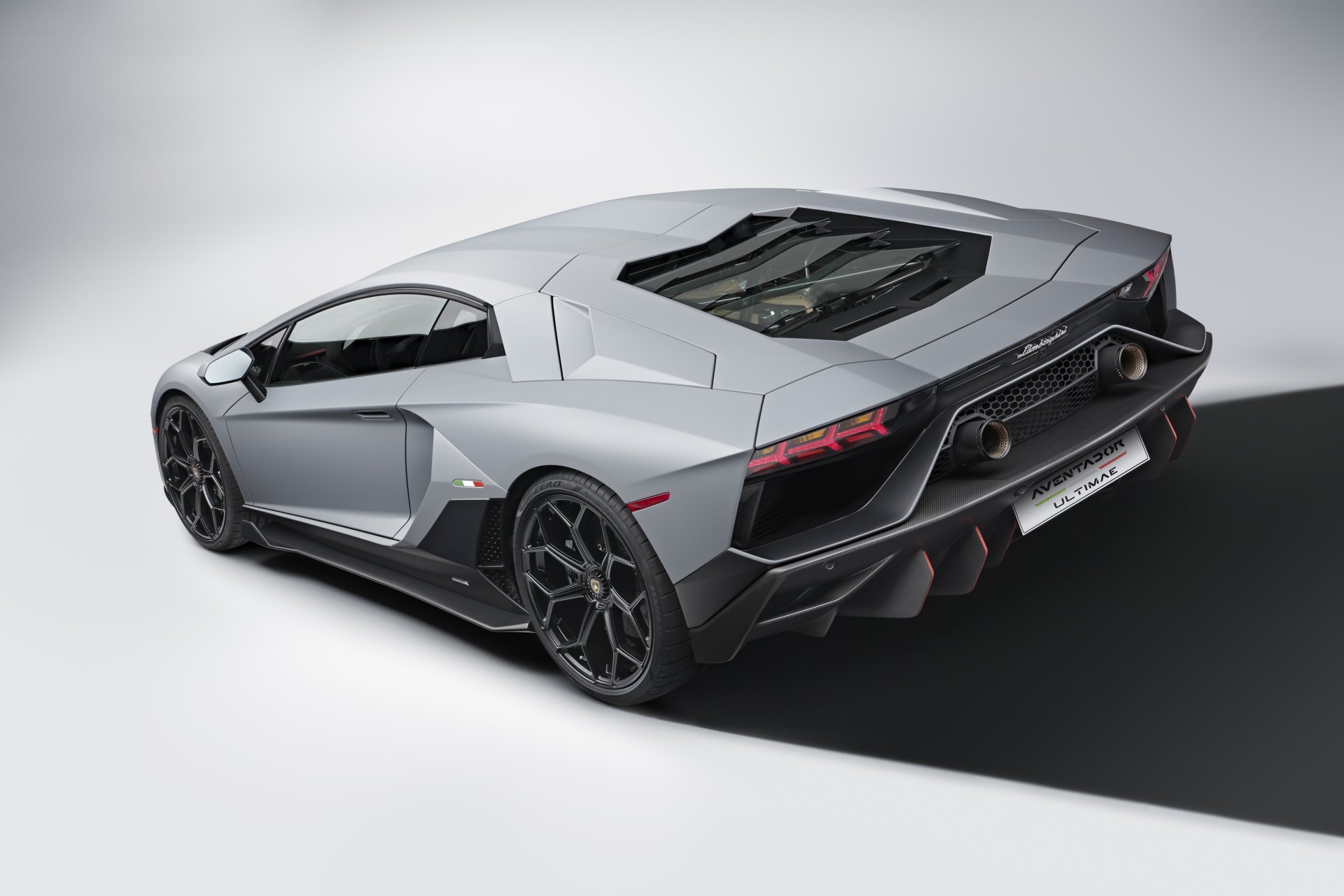 Download Lamborghini Aventador Supercar Vehicle Lamborghini Aventador LP 780-4 Ultimae 8k Ultra HD Wallpaper
