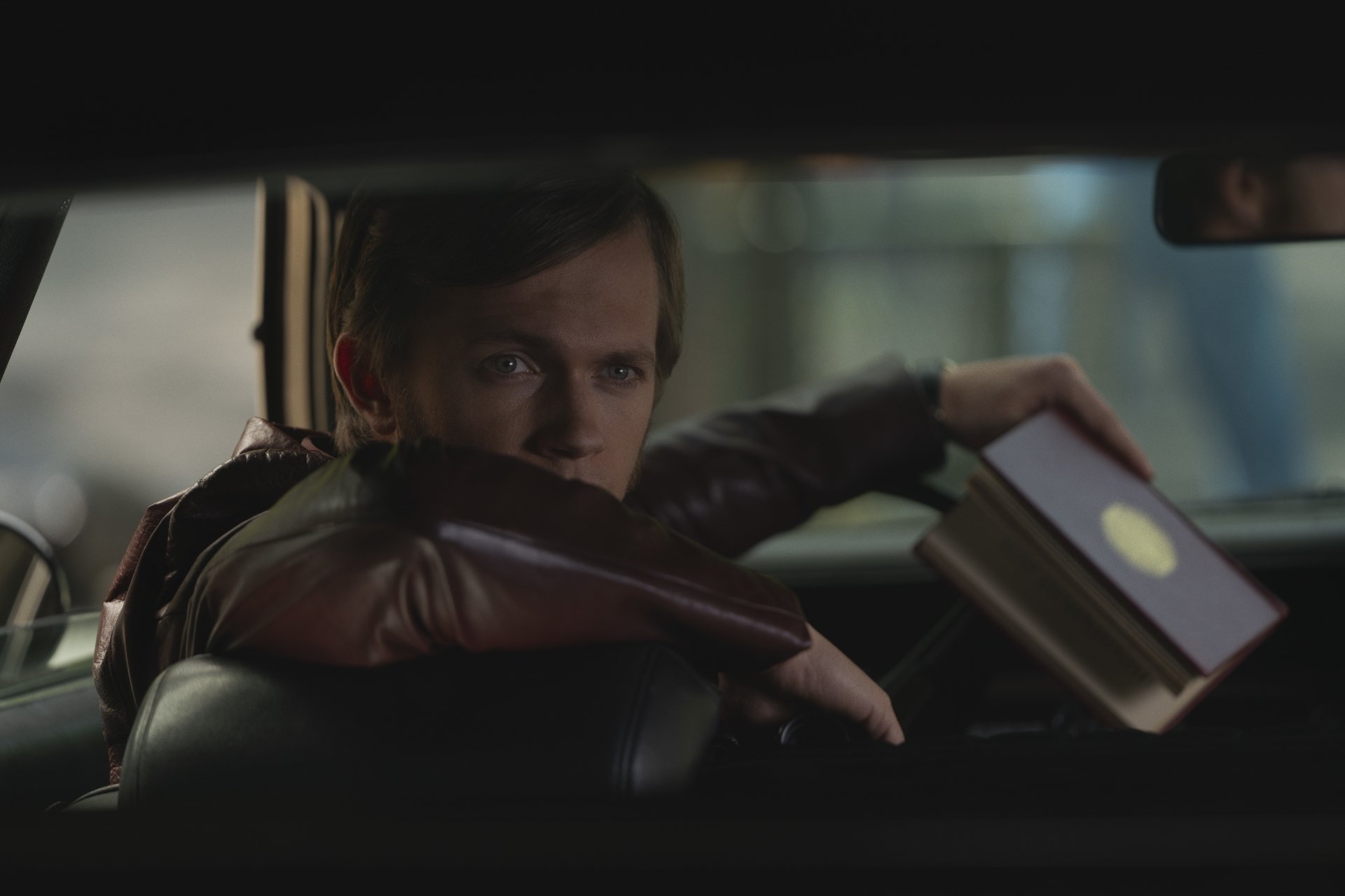 Download Greg Austin TV Show Hunters 4k Ultra HD Wallpaper