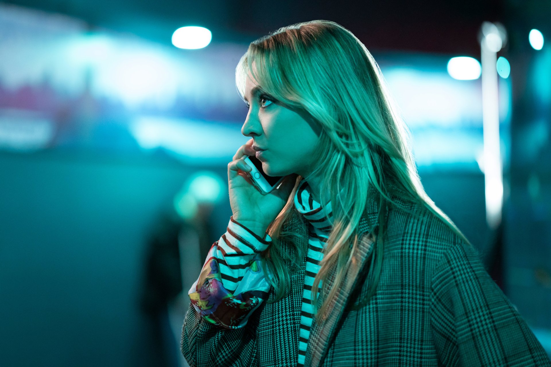 Download Kaley Cuoco TV Show The Flight Attendant 4k Ultra HD Wallpaper