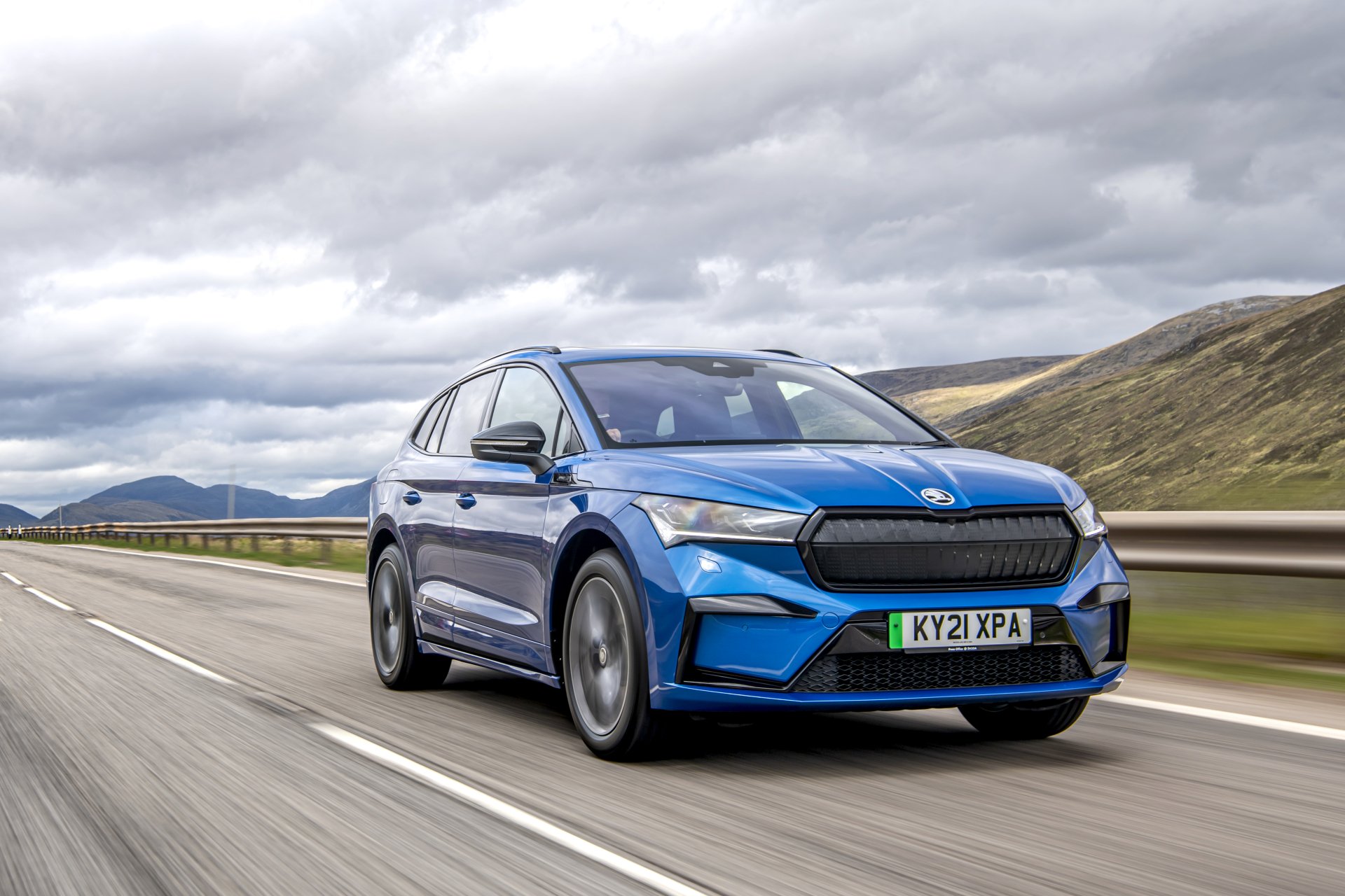 Download Electric Car SUV Vehicle Skoda Enyaq IV 80 4k Ultra HD Wallpaper