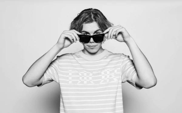sunglasses Black & White singer Australian music The Kid LAROI HD Desktop Wallpaper | Background Image
