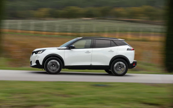 White 2019 Peugeot 2008 GT Line