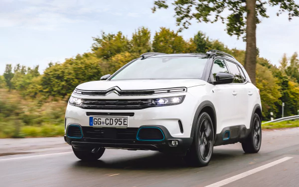  White Citroën C5 Aircross SUV Hybrid