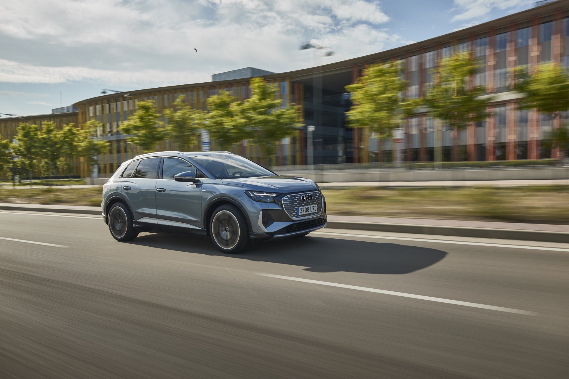 Download SUV Electric Car Vehicle Audi Q4 E-tron 4k Ultra HD Wallpaper