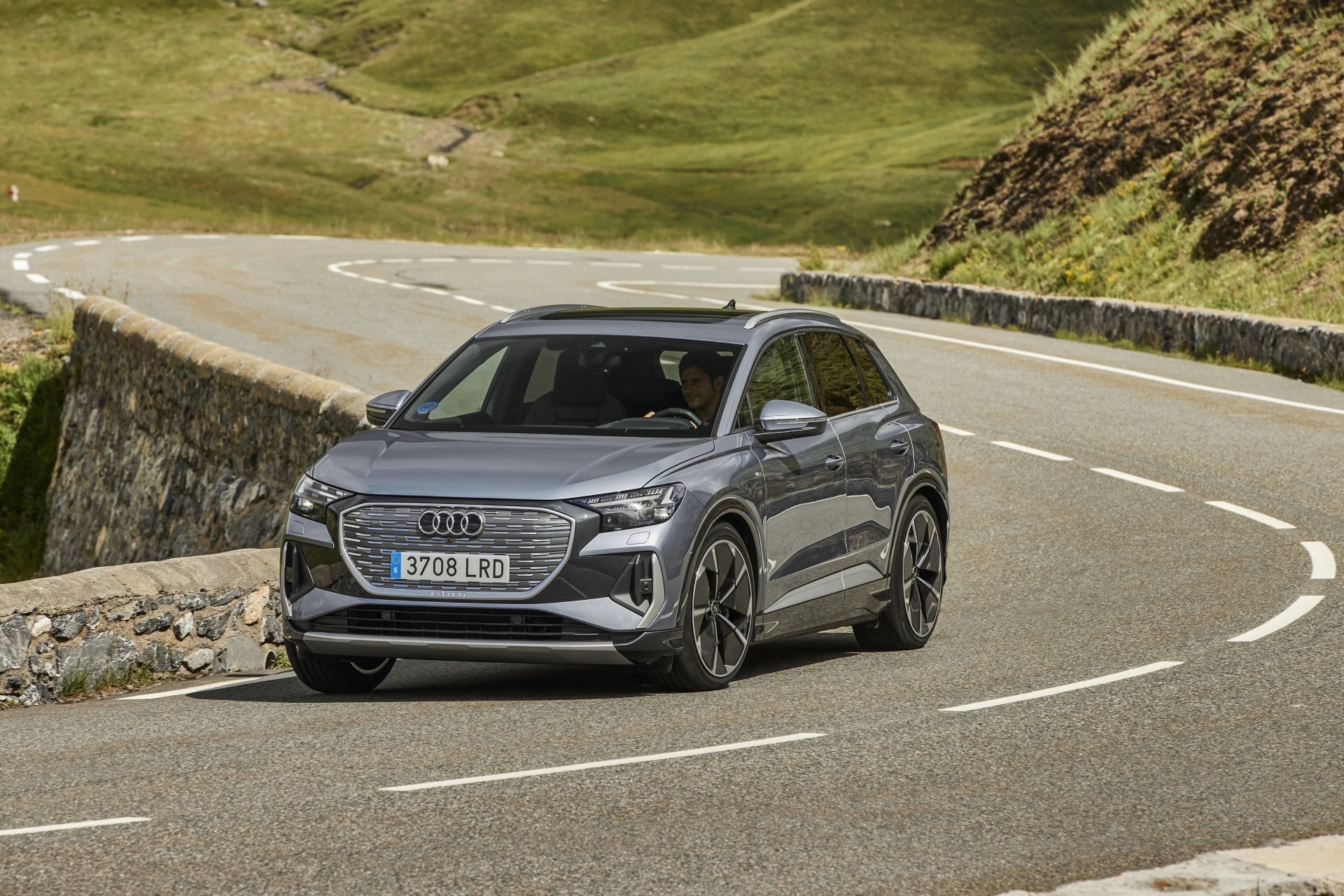 Download SUV Electric Car Vehicle Audi Q4 E-tron 4k Ultra HD Wallpaper