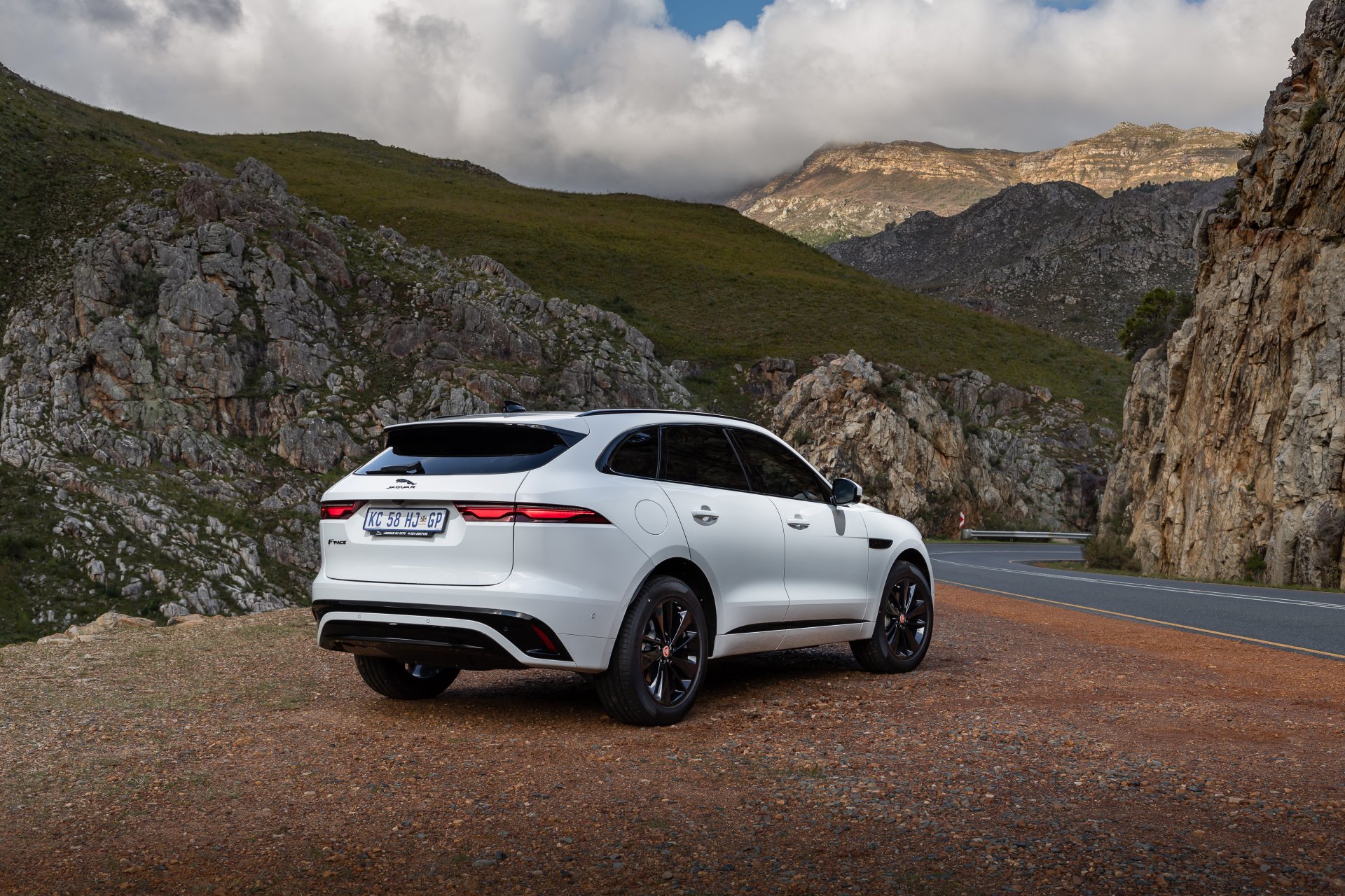 Download SUV Vehicle Jaguar F-PACE 4k Ultra HD Wallpaper