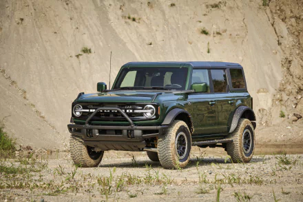  2021 Ford Bronco 4-Door Outer Banks