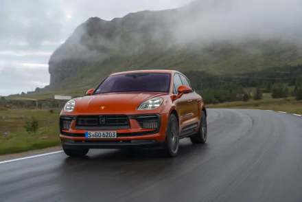  Orange Porsche Macan S (95B)