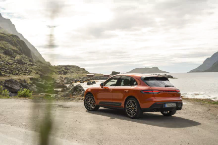  Orange Porsche Macan S (95B)