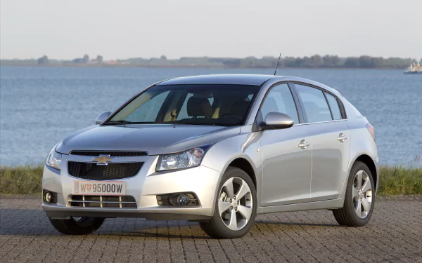  Silver Chevrolet Cruze Hatchback (J300)