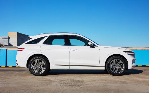  White Genesis GV70 2.5T